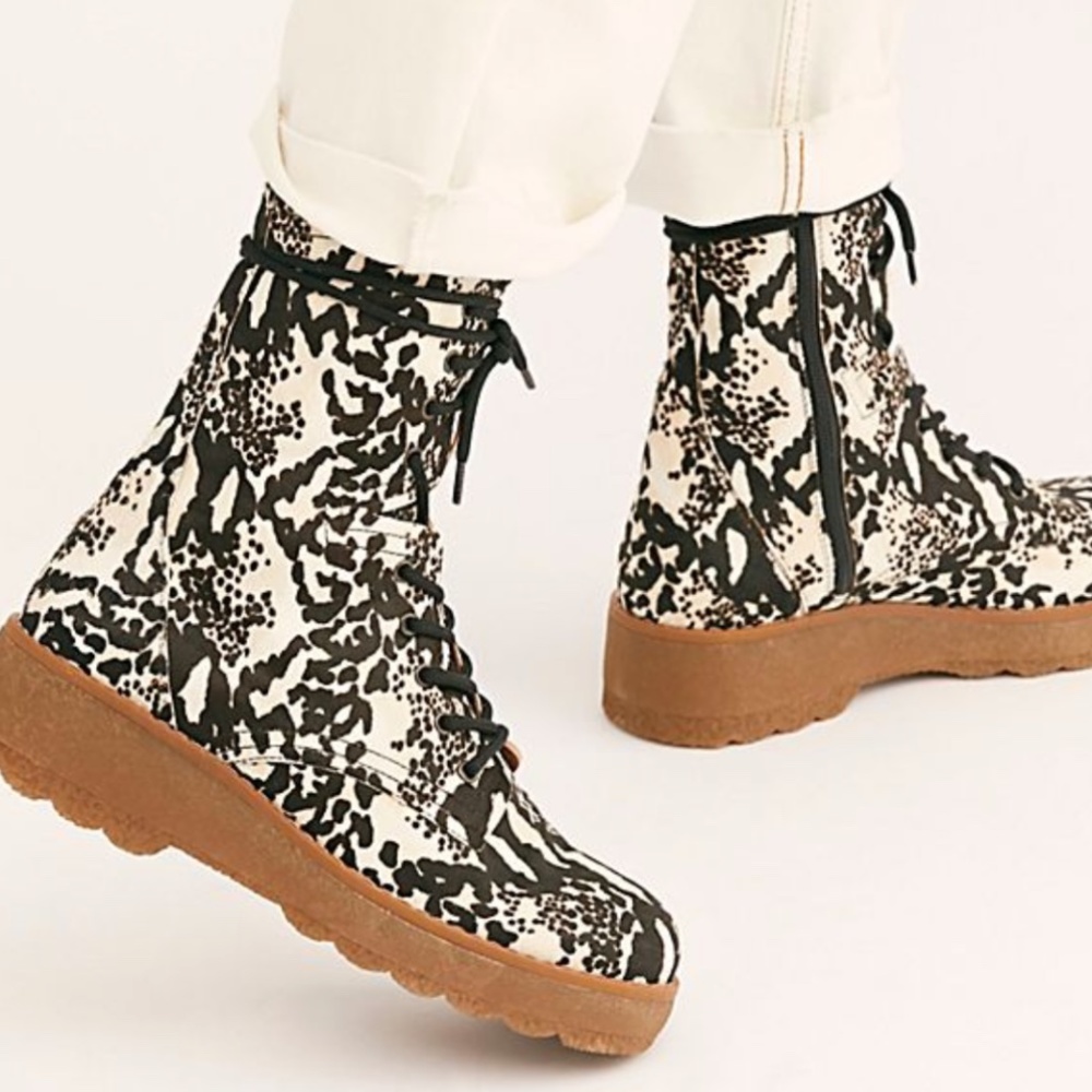 ❌Sold❌ Free People Taos Laced Snake Cow Hair Boot - Picture 1 of 16